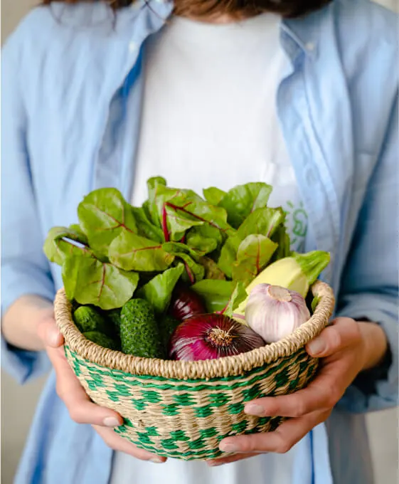 Cesta com vegetais frescos